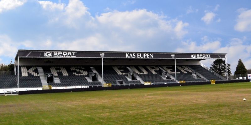 Sân vận động hiện tại của AS Eupen là Kehrweg Stadion