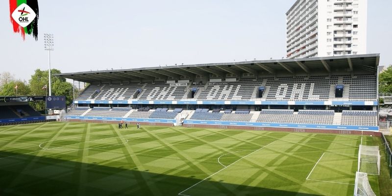 Sân vận động của Oud Heverlee Leuven là Stadion Den Dreef, có sức chứa khoảng 12.000 người